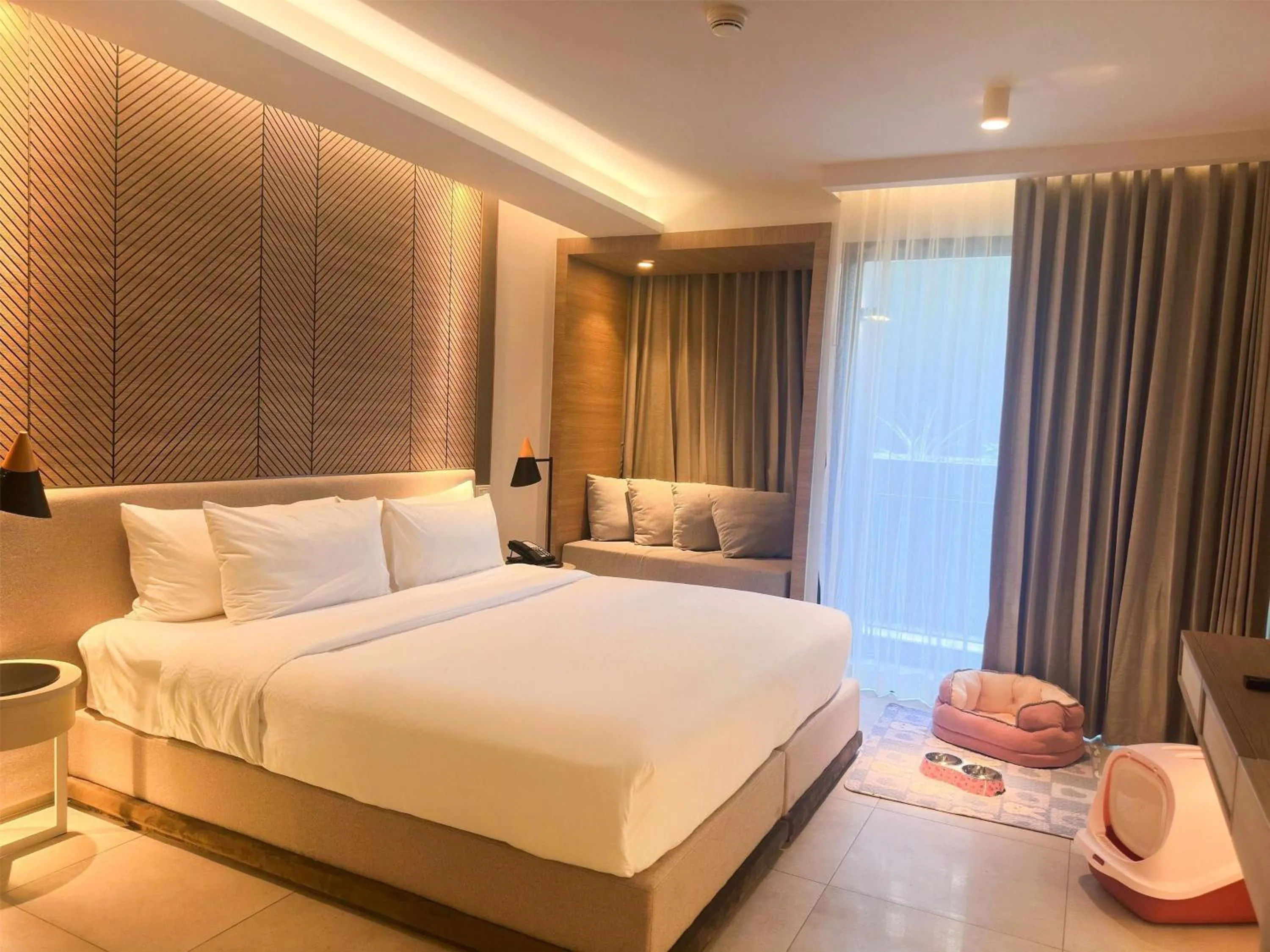 Photo of the whole room, Bed in Howard Johnson by Wyndham Pattaya JC