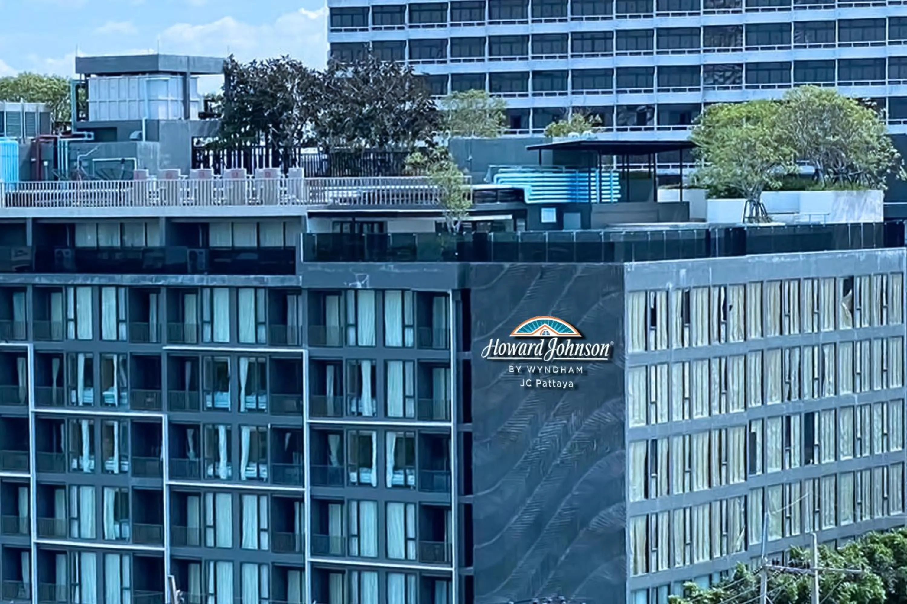 Property building in Howard Johnson by Wyndham Pattaya JC