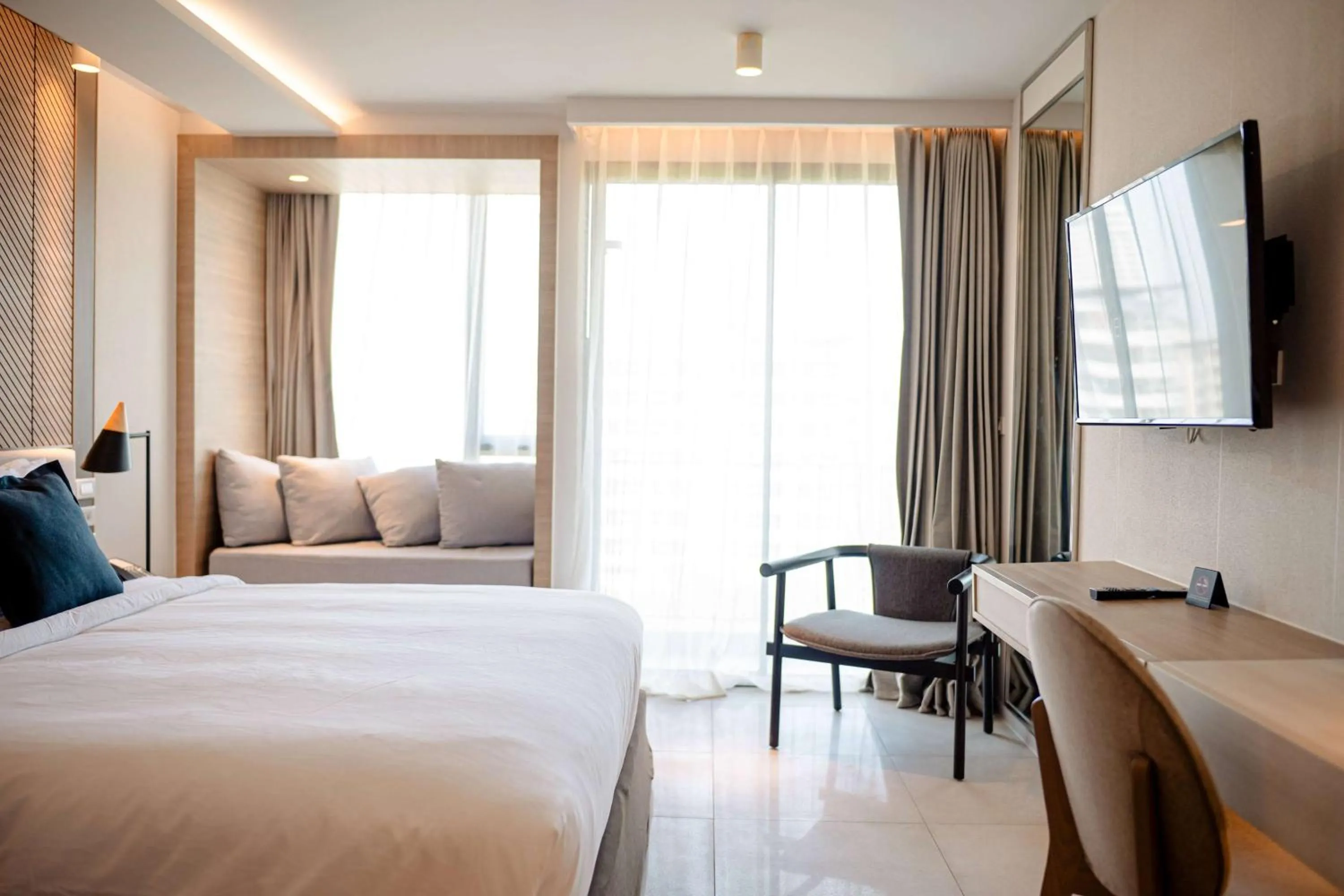 Photo of the whole room, Bed in Howard Johnson by Wyndham Pattaya JC