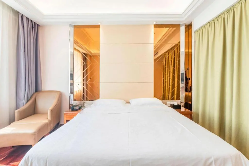 Bed in Regency Hotel