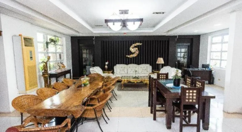 Quezon Premier Hotel - Candelaria