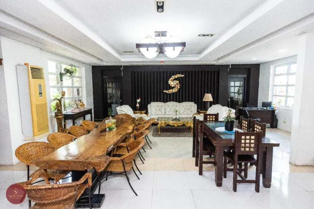 Quezon Premier Hotel - Candelaria