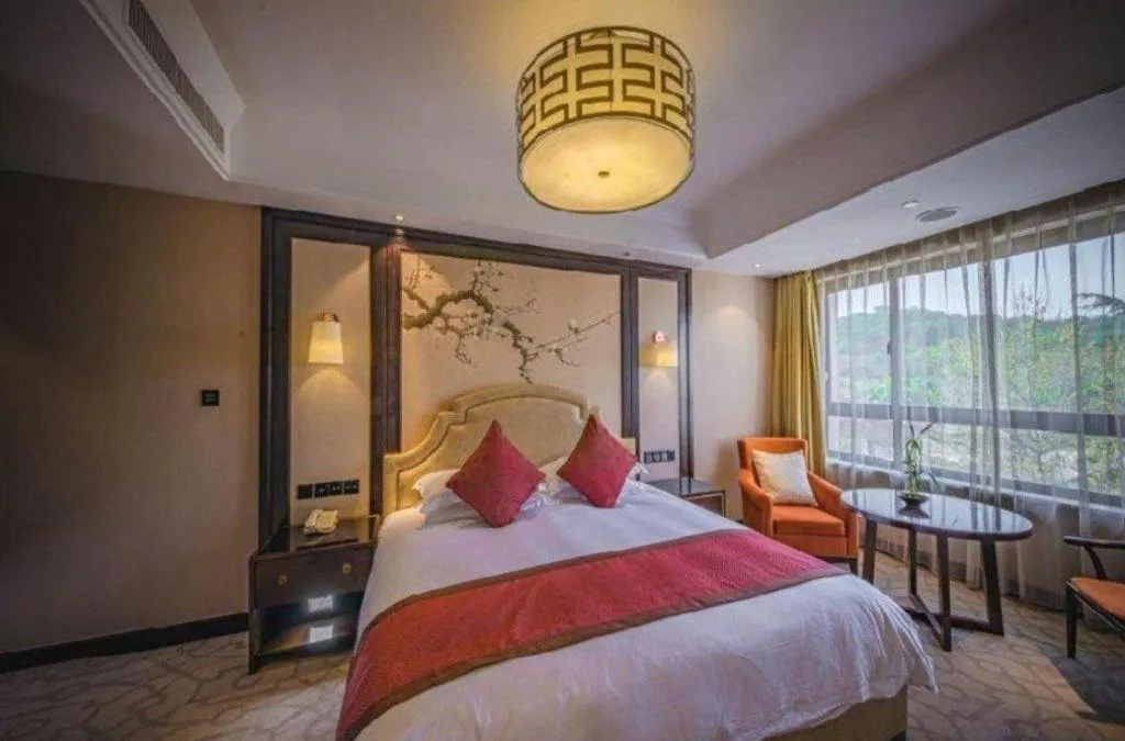 Bed in Shaoxing Yintai Hotel
