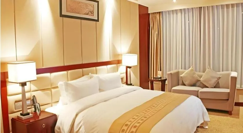 Bed in Chengdu Yinsheng International Hotel