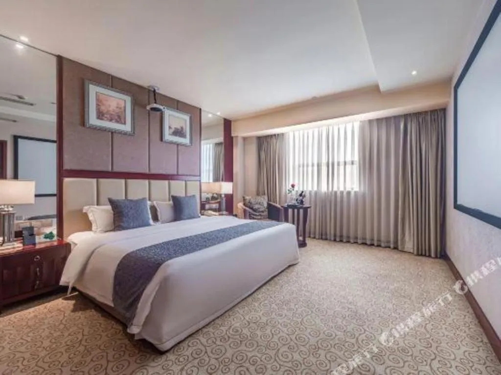 Bed in Chengdu Yinsheng International Hotel