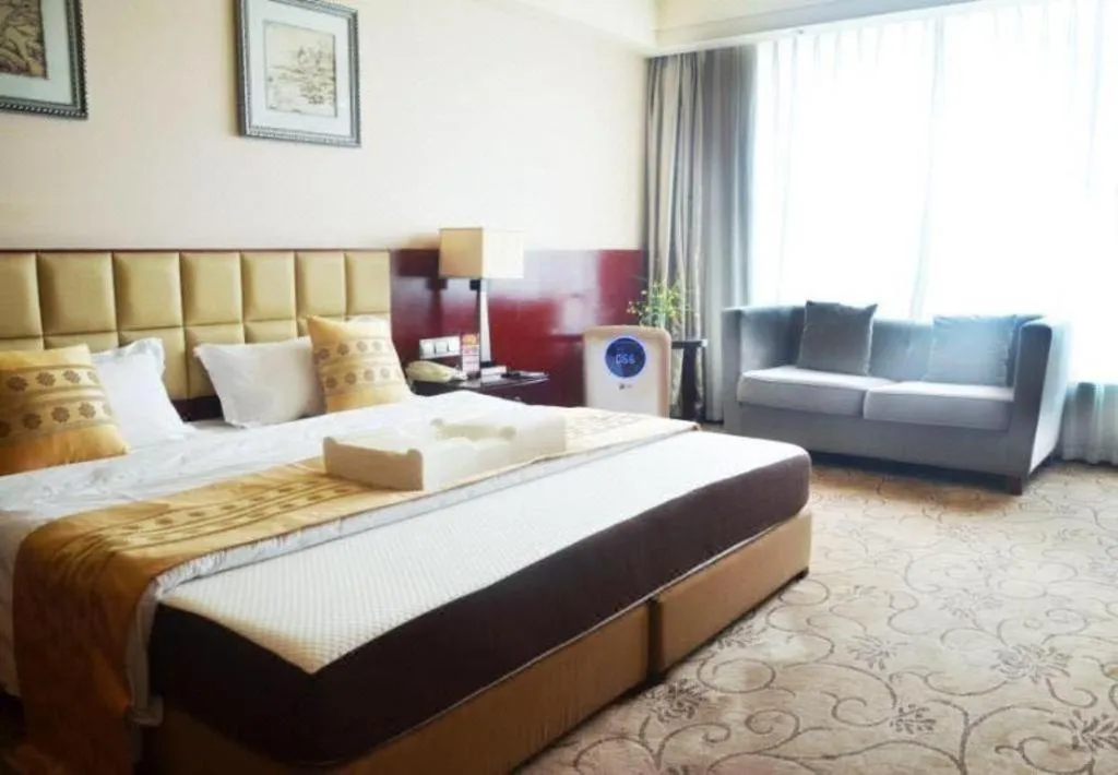 Bed in Chengdu Yinsheng International Hotel