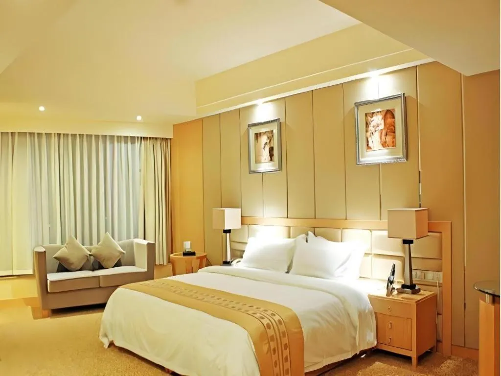 Bed in Chengdu Yinsheng International Hotel