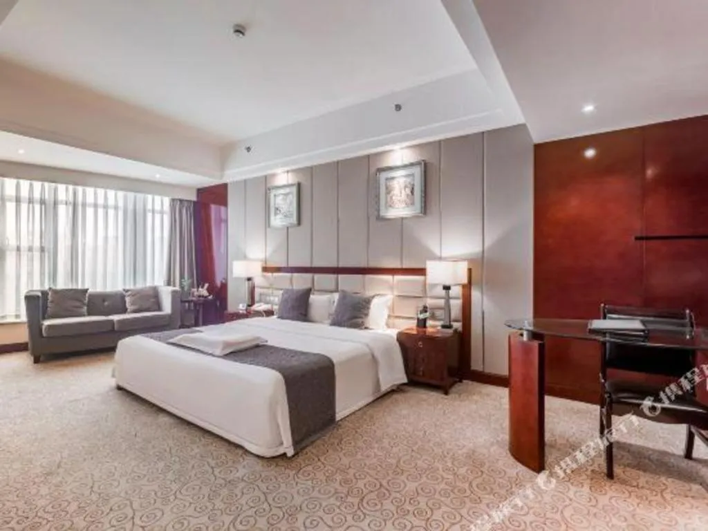 Bed in Chengdu Yinsheng International Hotel