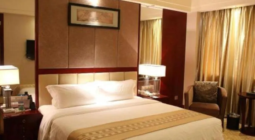 Bed in Chengdu Yinsheng International Hotel