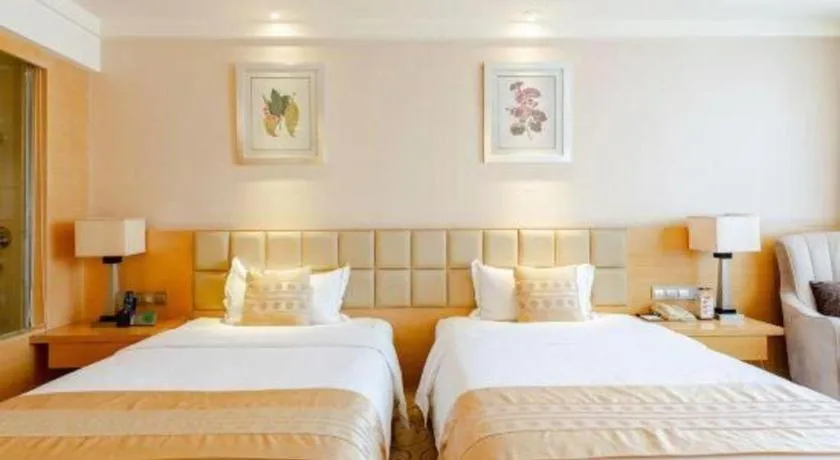 Bed in Chengdu Yinsheng International Hotel