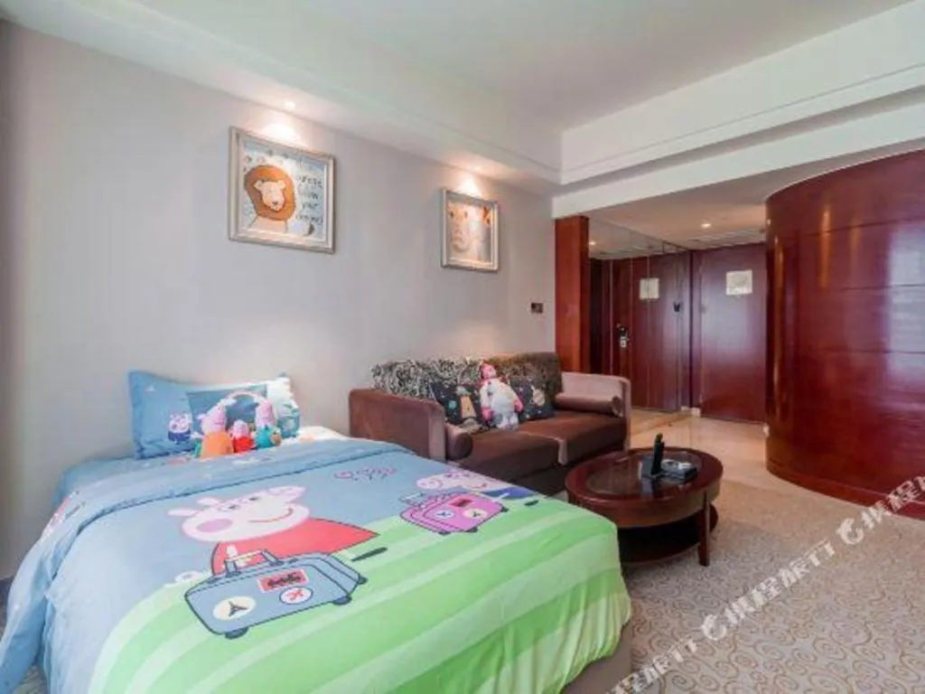 Bed in Chengdu Yinsheng International Hotel