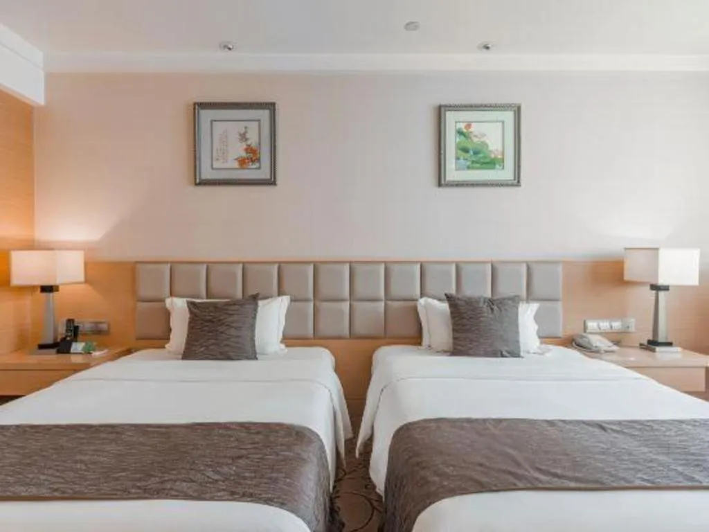 Bed in Chengdu Yinsheng International Hotel