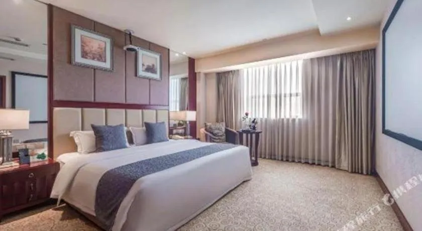 Bed in Chengdu Yinsheng International Hotel