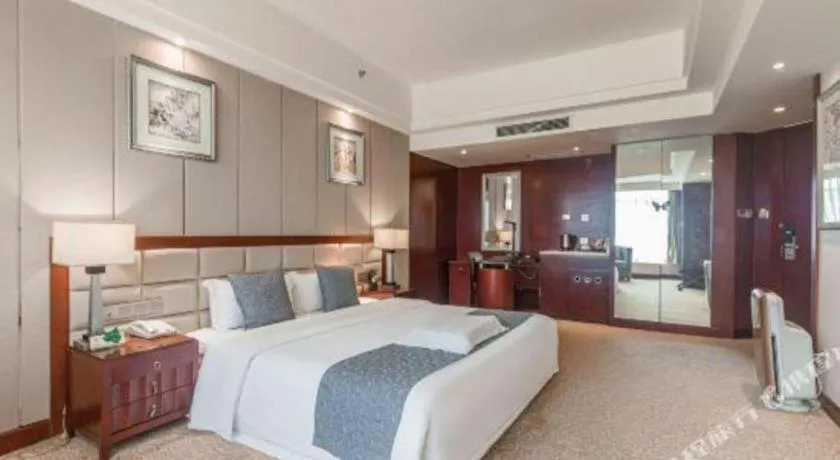 Bed in Chengdu Yinsheng International Hotel