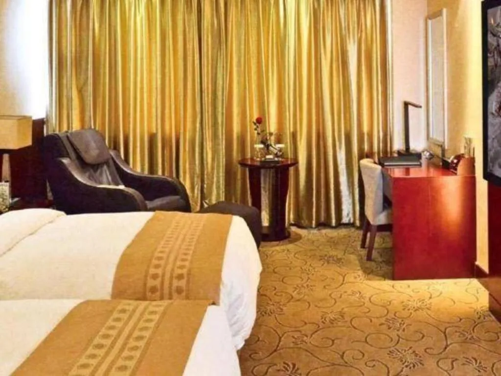 Bed in Chengdu Yinsheng International Hotel