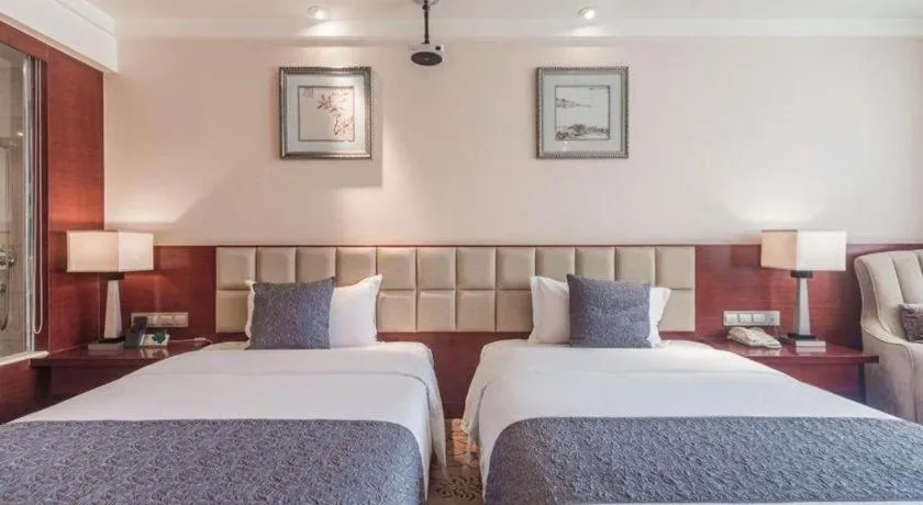 Bed in Chengdu Yinsheng International Hotel