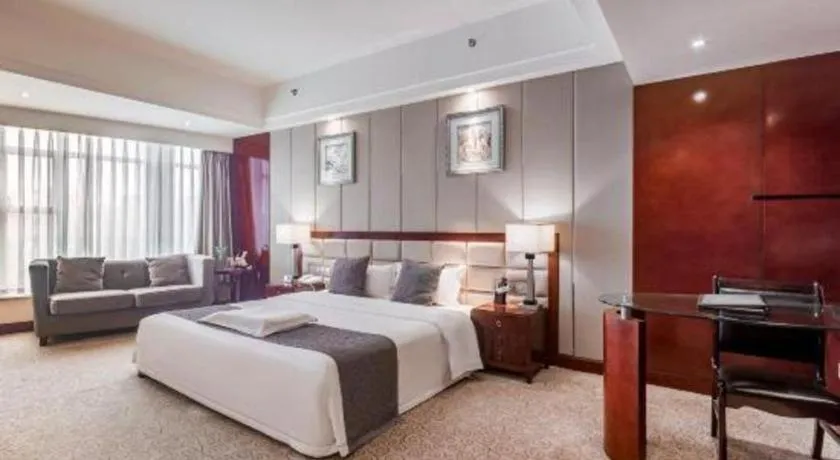 Bed in Chengdu Yinsheng International Hotel