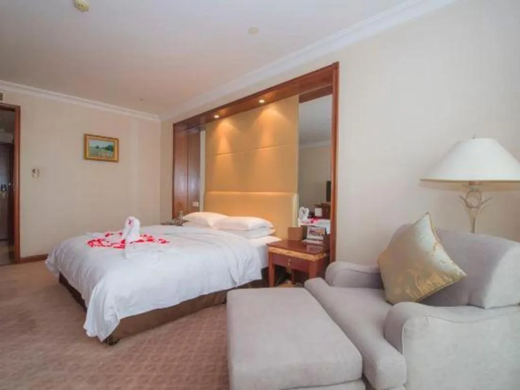 Bed in Dongying Dongsheng Hotel