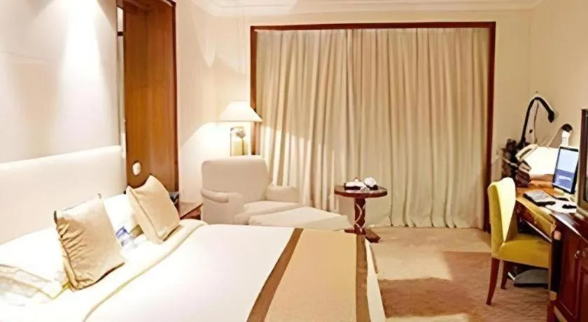Bed in Dongying Dongsheng Hotel