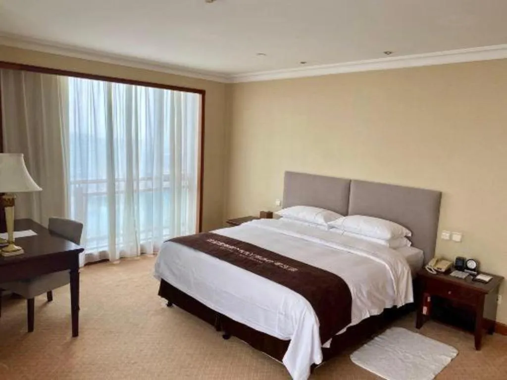 Bed in Dongying Dongsheng Hotel