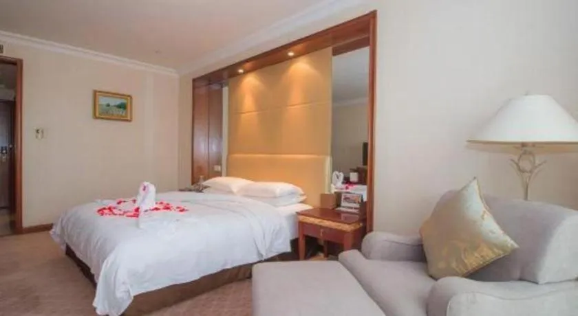 Bed in Dongying Dongsheng Hotel