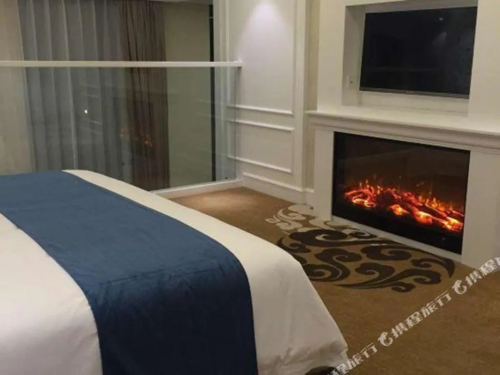 Bed in Ningbo East Shipu Hotel