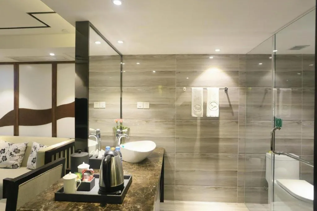 Ningbo East Shipu Hotel