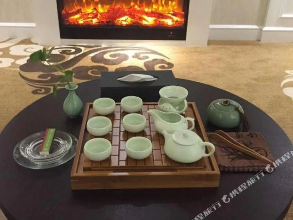 Ningbo East Shipu Hotel