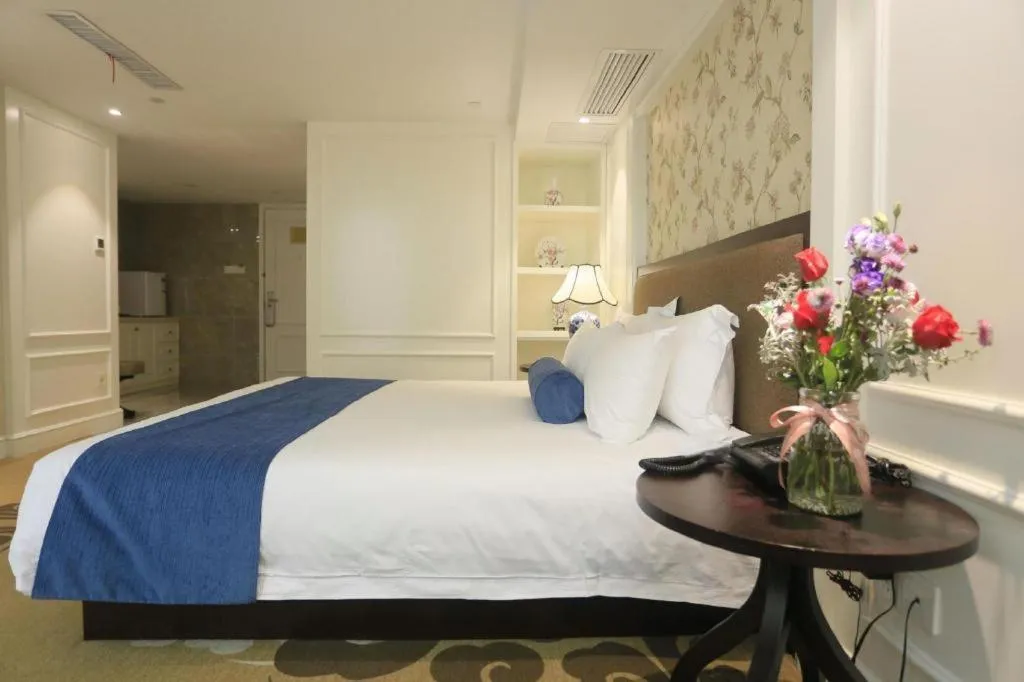 Bed in Ningbo East Shipu Hotel