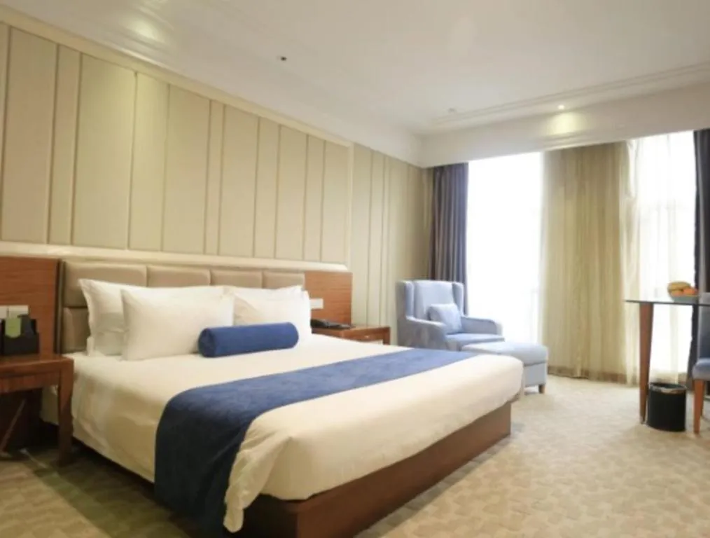 Bed in Ningbo East Shipu Hotel
