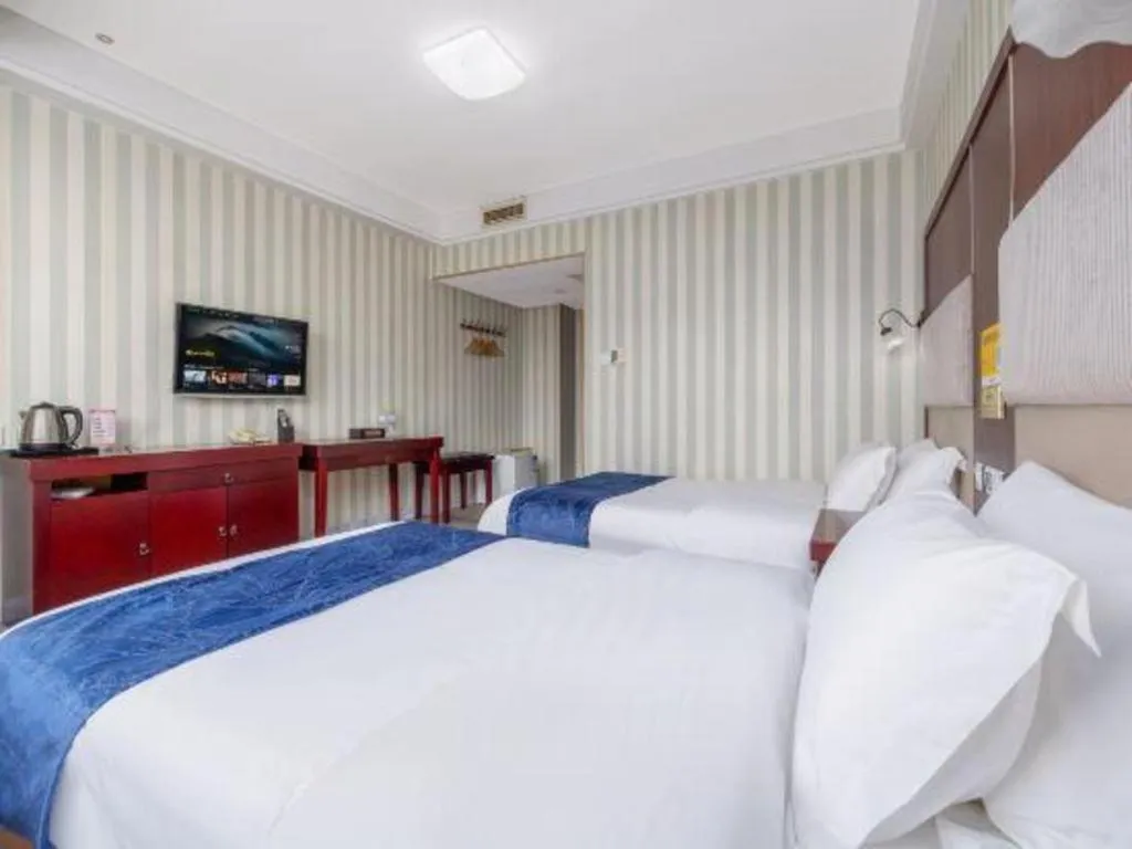 Bed in Weihai Huayu Business Hotel
