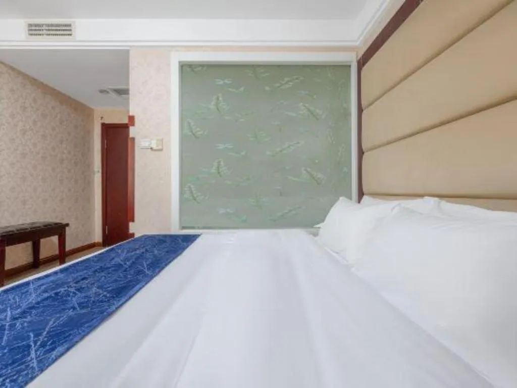 Bed in Weihai Huayu Business Hotel