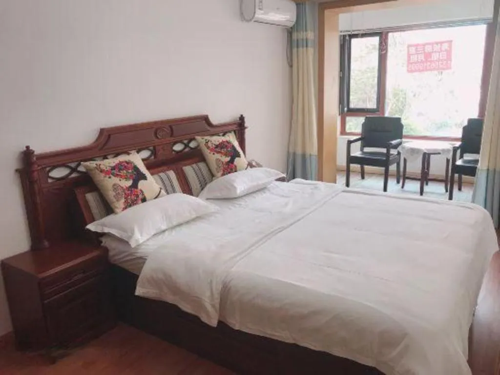 Bed in Weihai Huayu Business Hotel