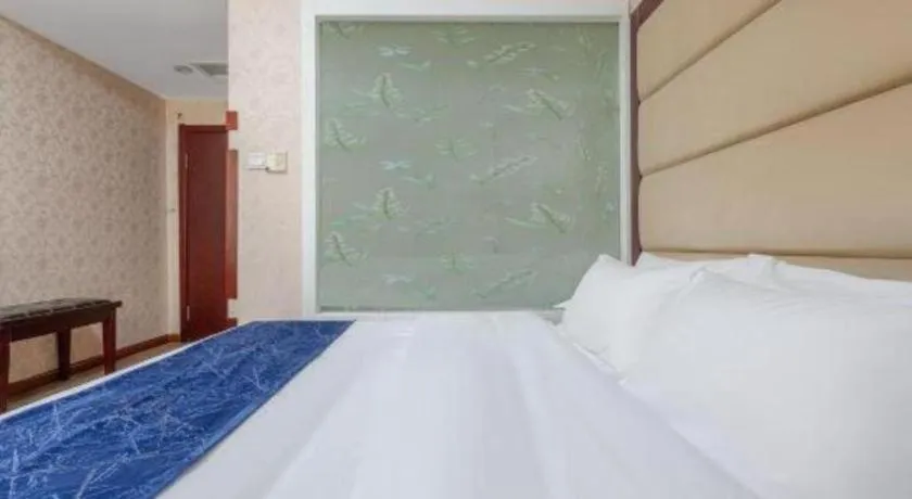 Bed in Weihai Huayu Business Hotel
