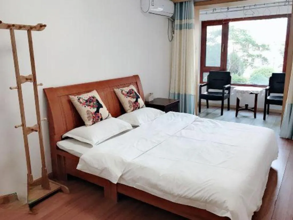 Bed in Weihai Huayu Business Hotel