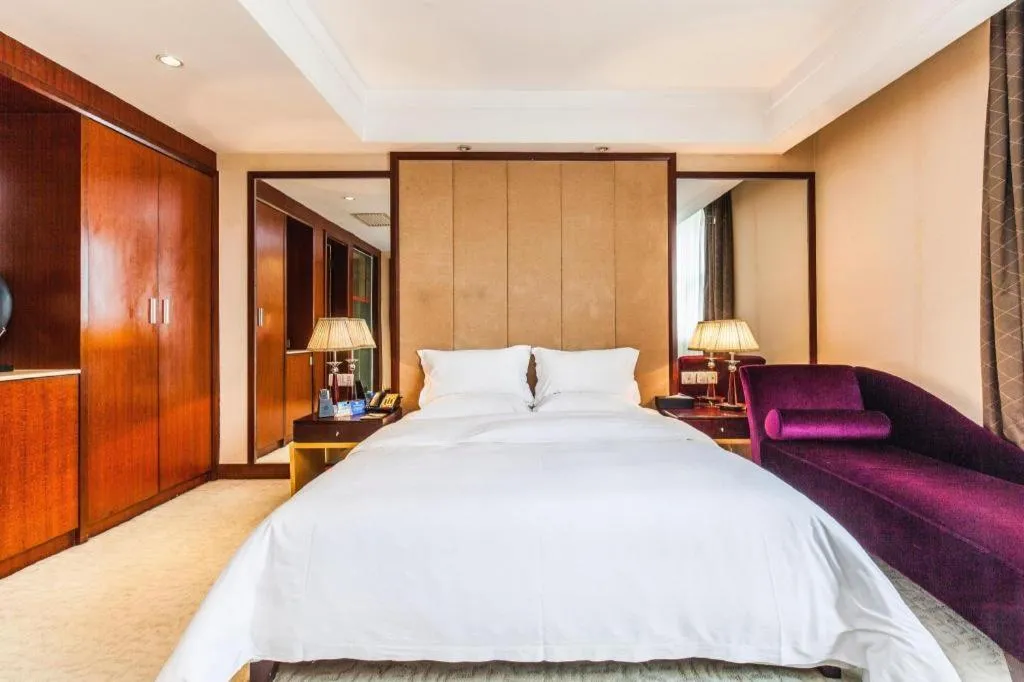 Bed in Centenio International Hotel