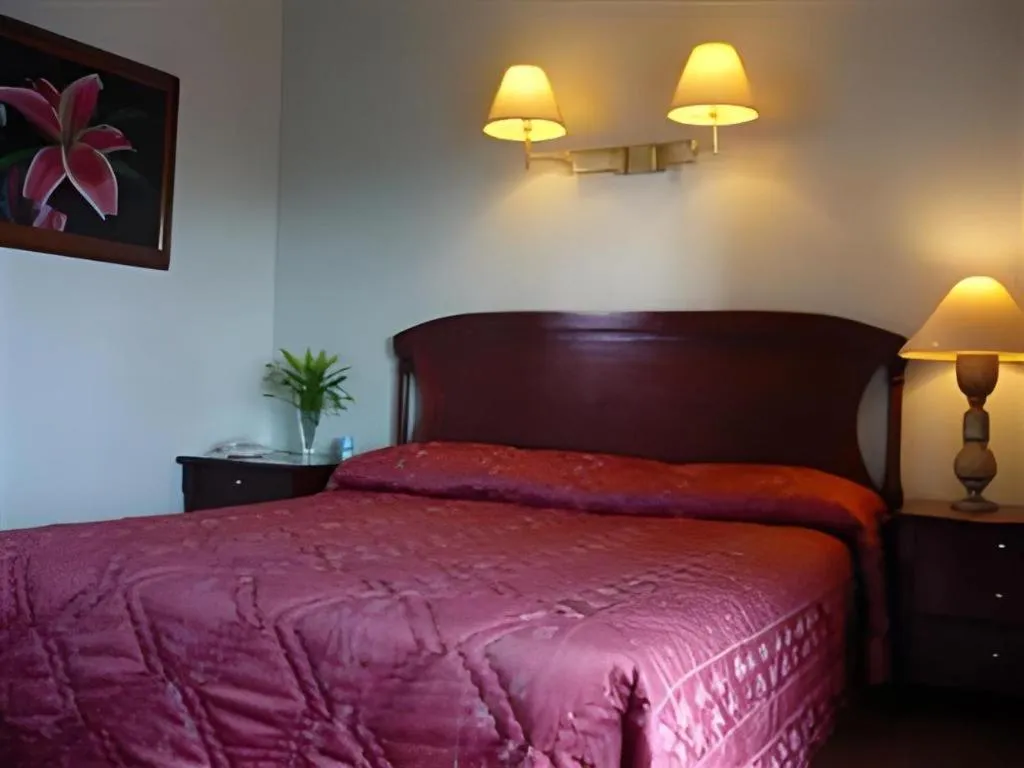 Bed in DJ Paradise Hotel