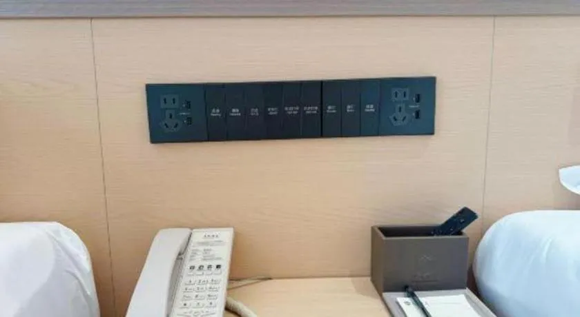 Bed in Kunming Zhong Huang Hotel