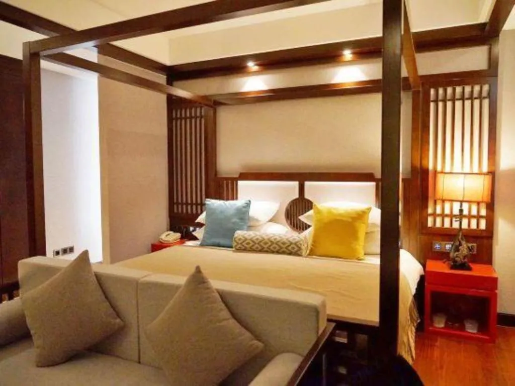 Bed in Kunming Zhong Huang Hotel