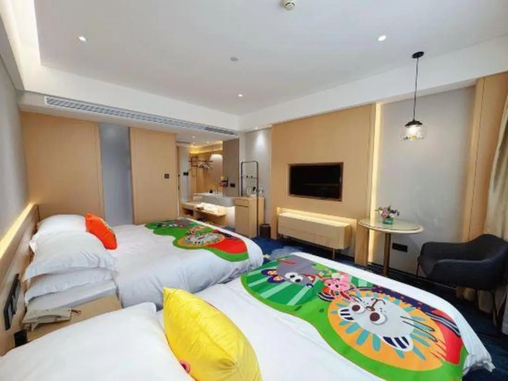 Bed in Kunming Zhong Huang Hotel