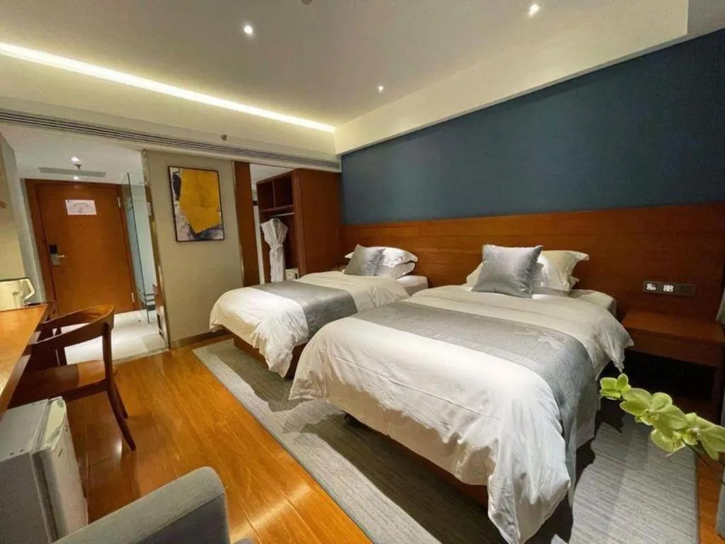 Bed in Kunming Zhong Huang Hotel