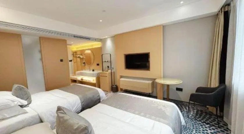 Bed in Kunming Zhong Huang Hotel