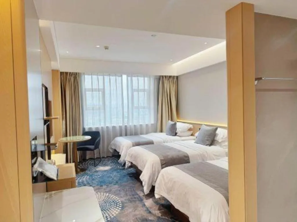 Bed in Kunming Zhong Huang Hotel