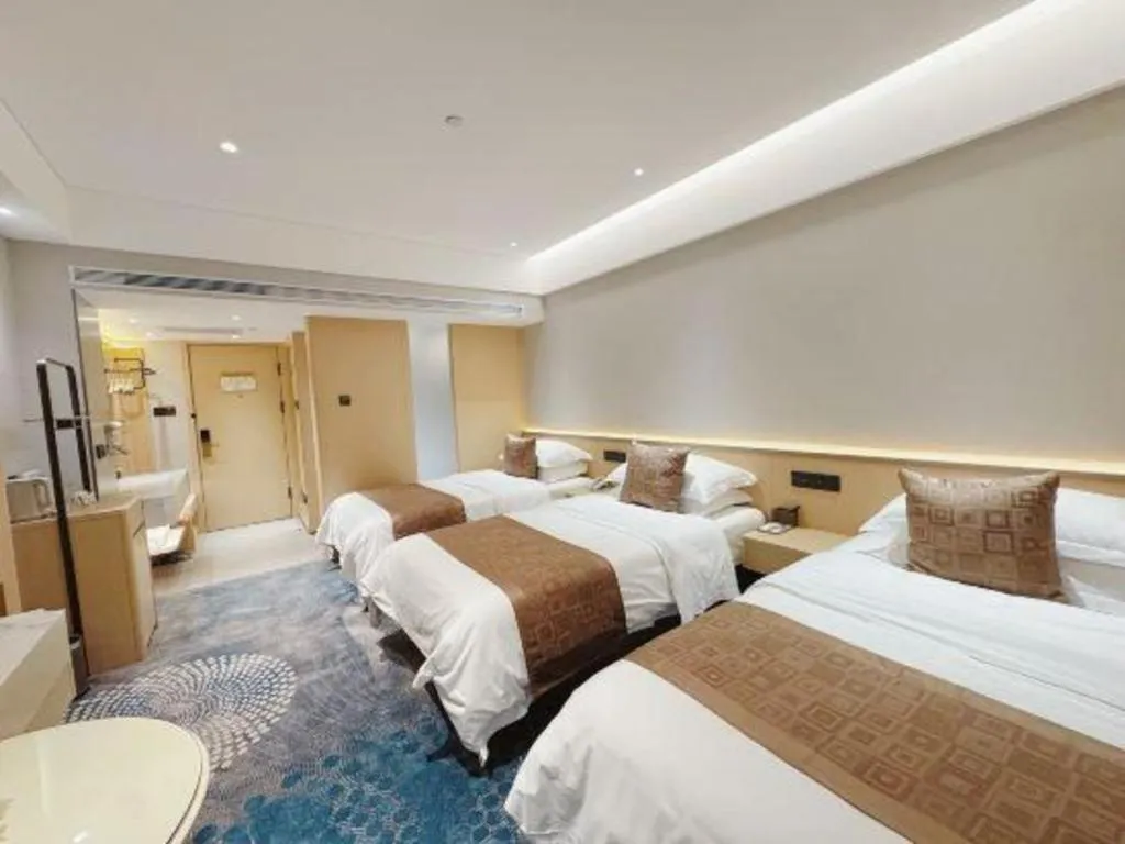 Bed in Kunming Zhong Huang Hotel