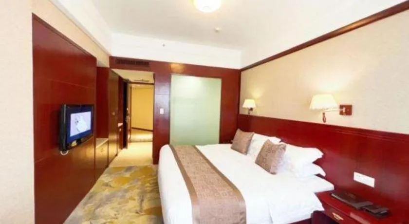 Bed in Kunming Zhong Huang Hotel