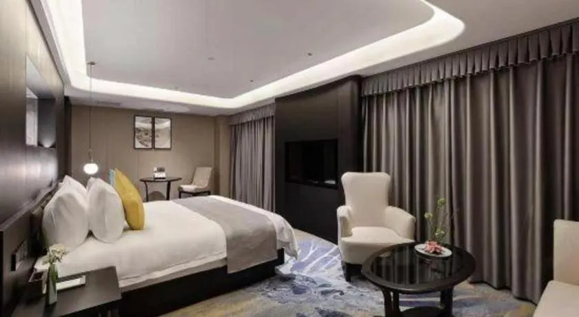 Bed in Kunming Zhong Huang Hotel