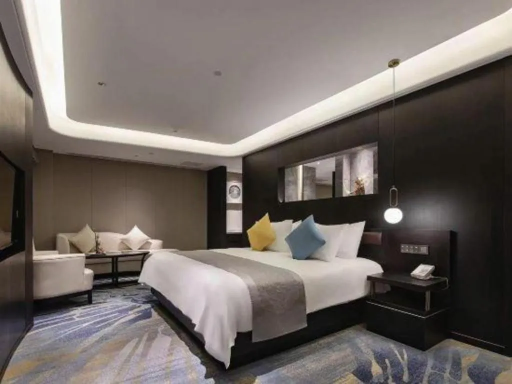 Bed in Kunming Zhong Huang Hotel