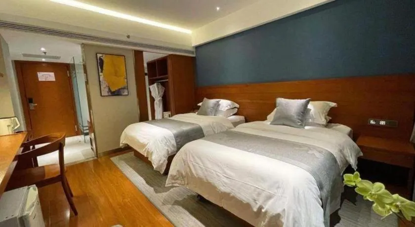 Bed in Kunming Zhong Huang Hotel