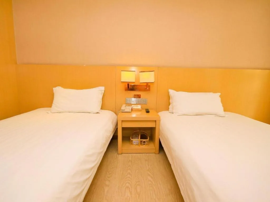 Bed in Xian I-OPAL Hotel