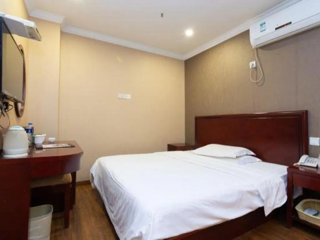 Bed in GreenTree Inn Shanghai Songjiang Xinqiao Jiuxin Road Express Hotel